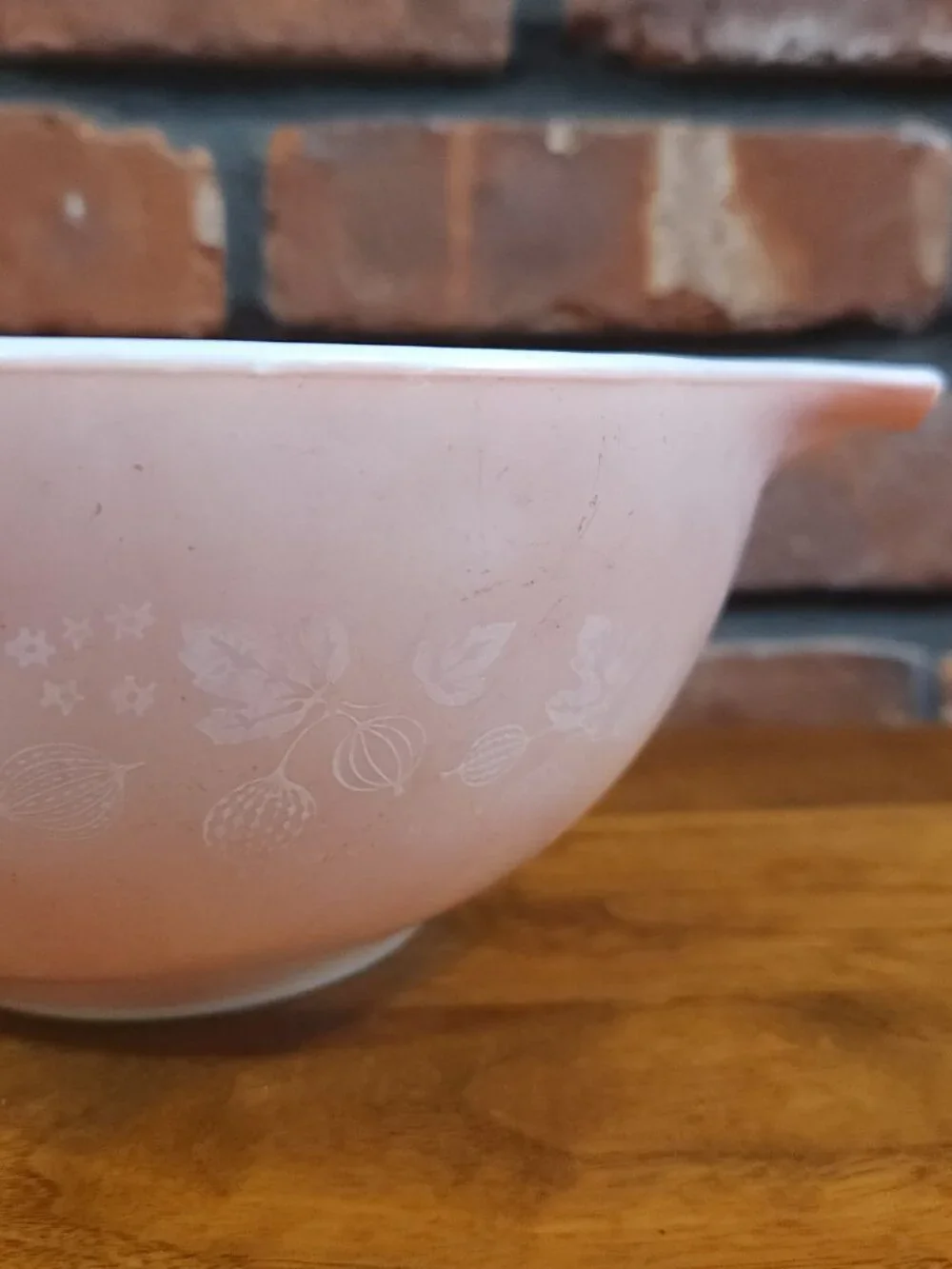 PYREX Vintage 1950s 442 1.5 Qt Gooseberry Cinderella Mixing Bowl in Pink